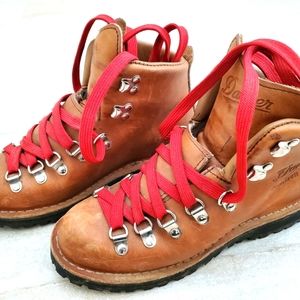 Women's Danbury Mountain Light Cascade Hiking Boot